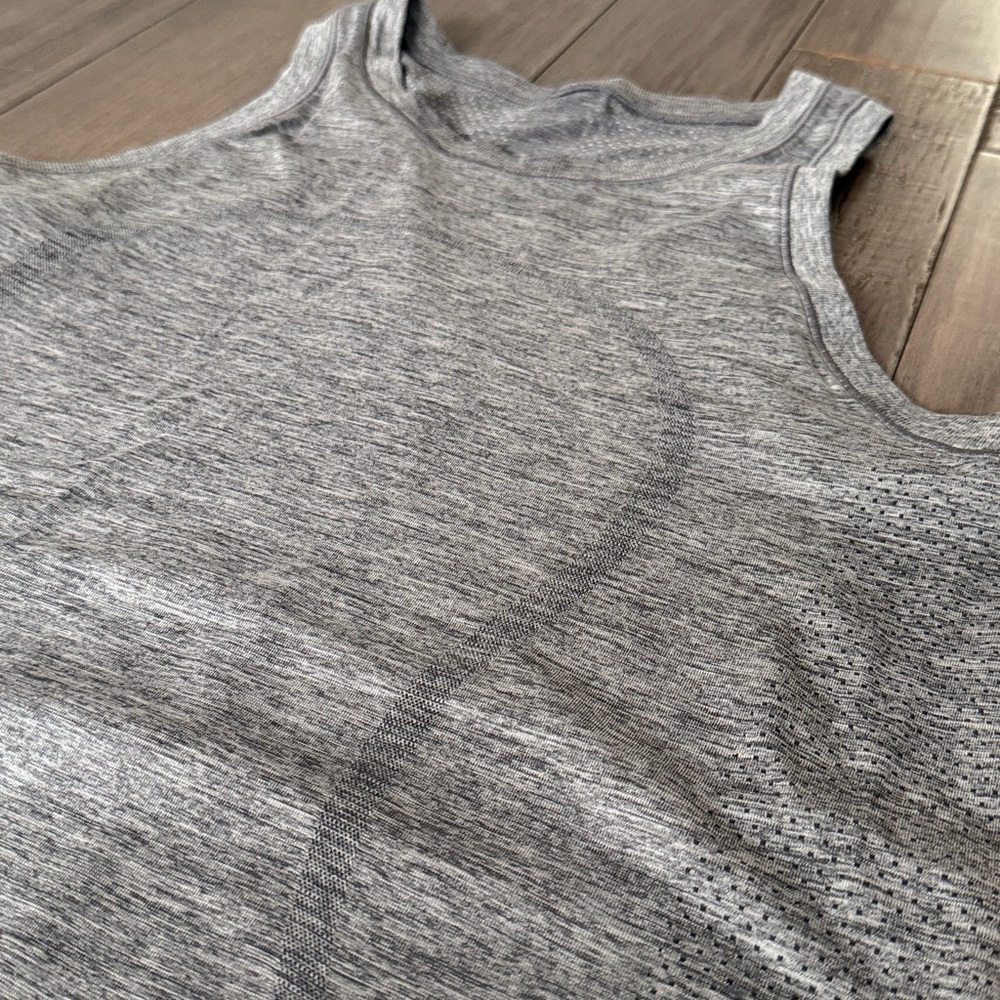Lululemon Swiftly Tank - Picture 4 of 5